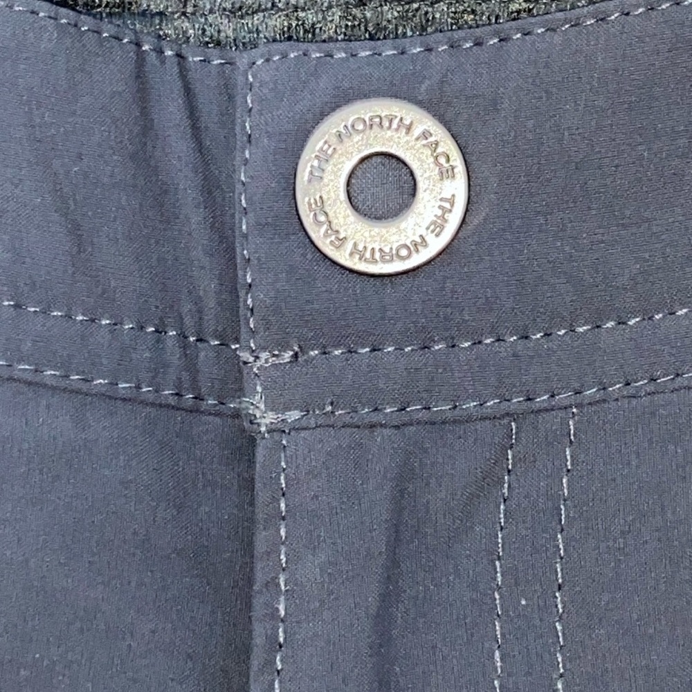 The North Face gray stretchy DWR UPF Bermuda shorts size‎ 4 - Picture 3 of 12